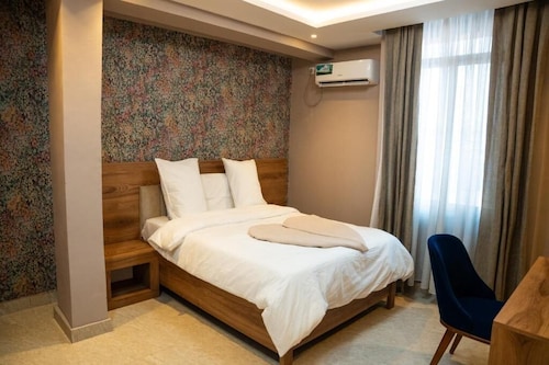 YANKERS ROYAL HOTEL KINSHASA 
