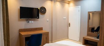 YANKERS ROYAL HOTEL KINSHASA 