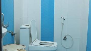 Deluxe Double Room | Bathroom | Shower, towels, soap