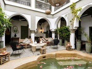Outdoor spa tub - Palais Laya (Marrakesh)