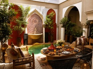 Outdoor dining - Palais Laya (Marrakesh)