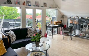 Smart TV, fireplace - Stunning home in Frørup with WiFi (Frørup)