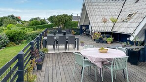 Outdoor dining - Stunning home in Frørup with WiFi (Frørup)