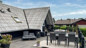 Outdoor dining - Stunning home in Frørup with WiFi (Frørup)