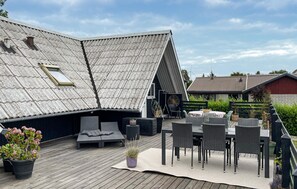 Outdoor dining - Stunning home in Frørup with WiFi (Frørup)