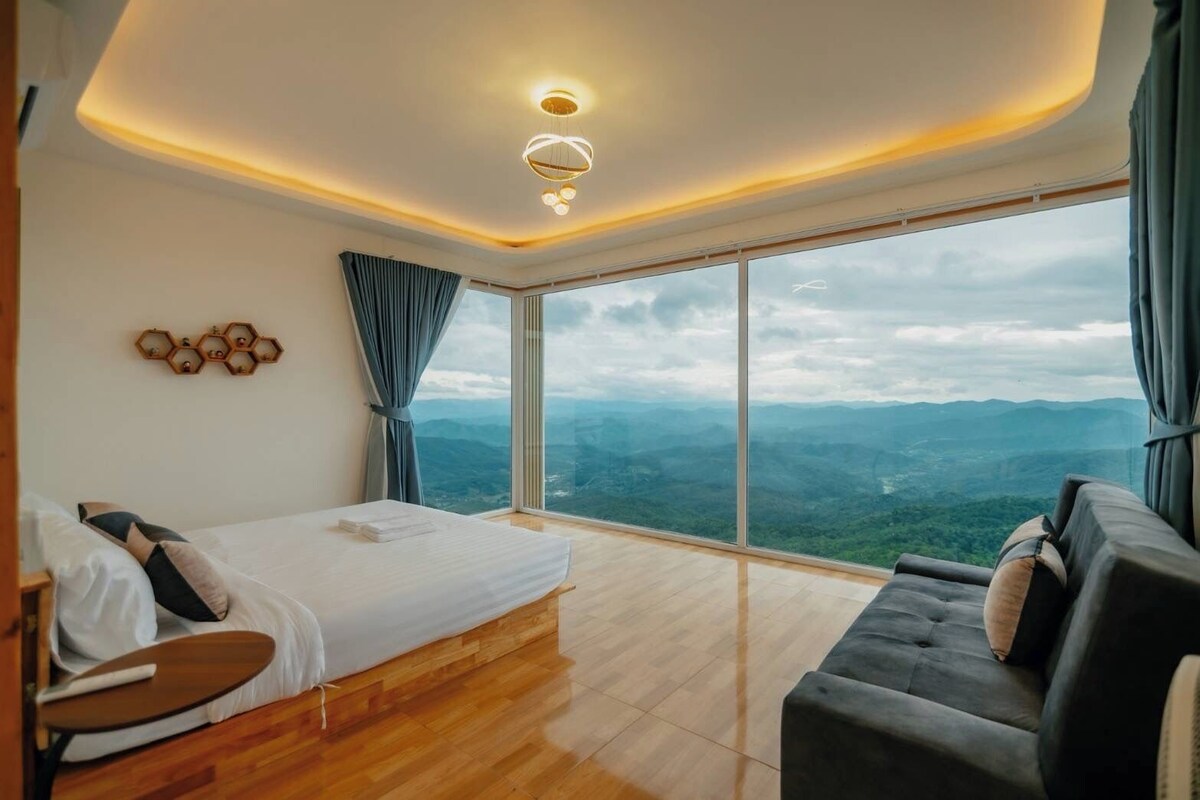 Blackout curtains, free WiFi, bed sheets