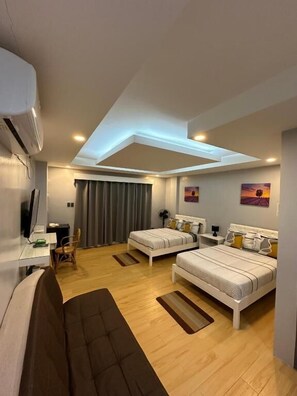Chambre Quadruple Deluxe, balcon, vue piscine