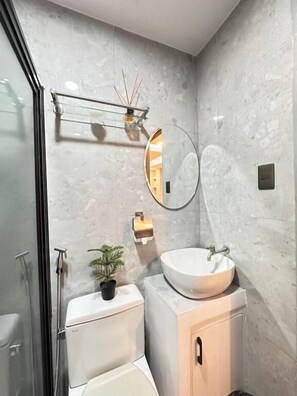 Chambre Deluxe, balcon, vue piscine | Salle de bain