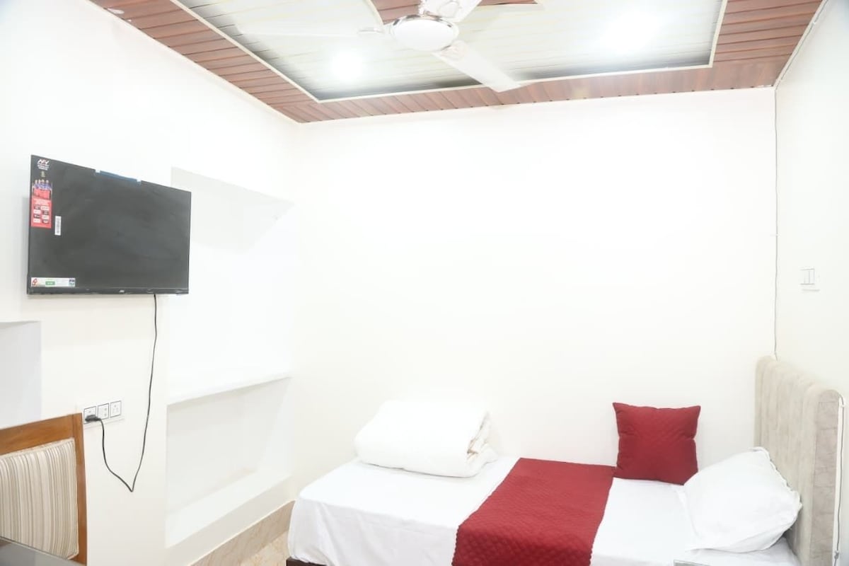 Chambre Simple | Lits pliants/supplémentaires, draps fournis