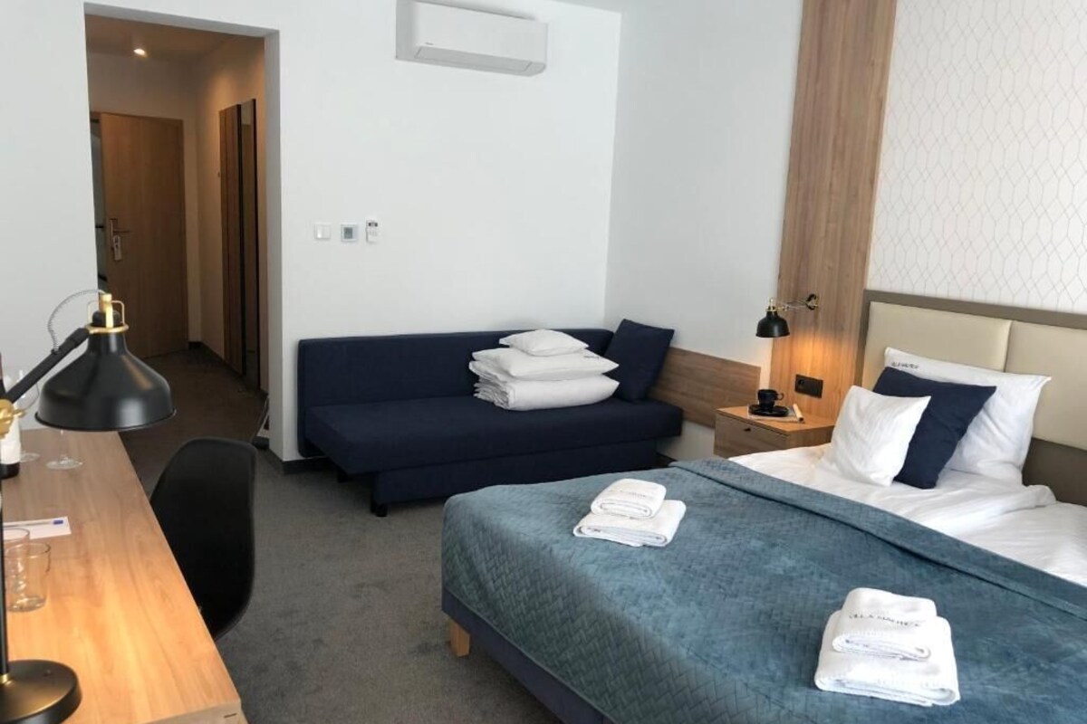 In-room safe, blackout curtains, soundproofing