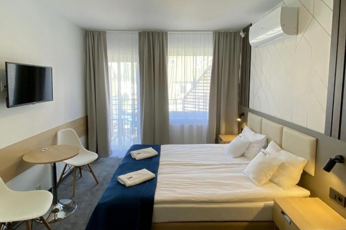 In-room safe, blackout curtains, soundproofing