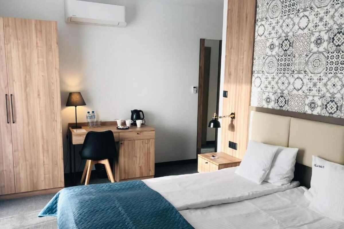In-room safe, blackout curtains, soundproofing