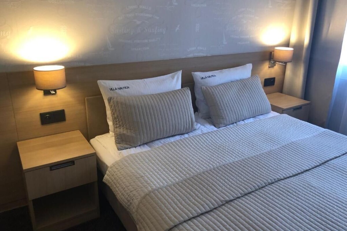 In-room safe, blackout curtains, soundproofing