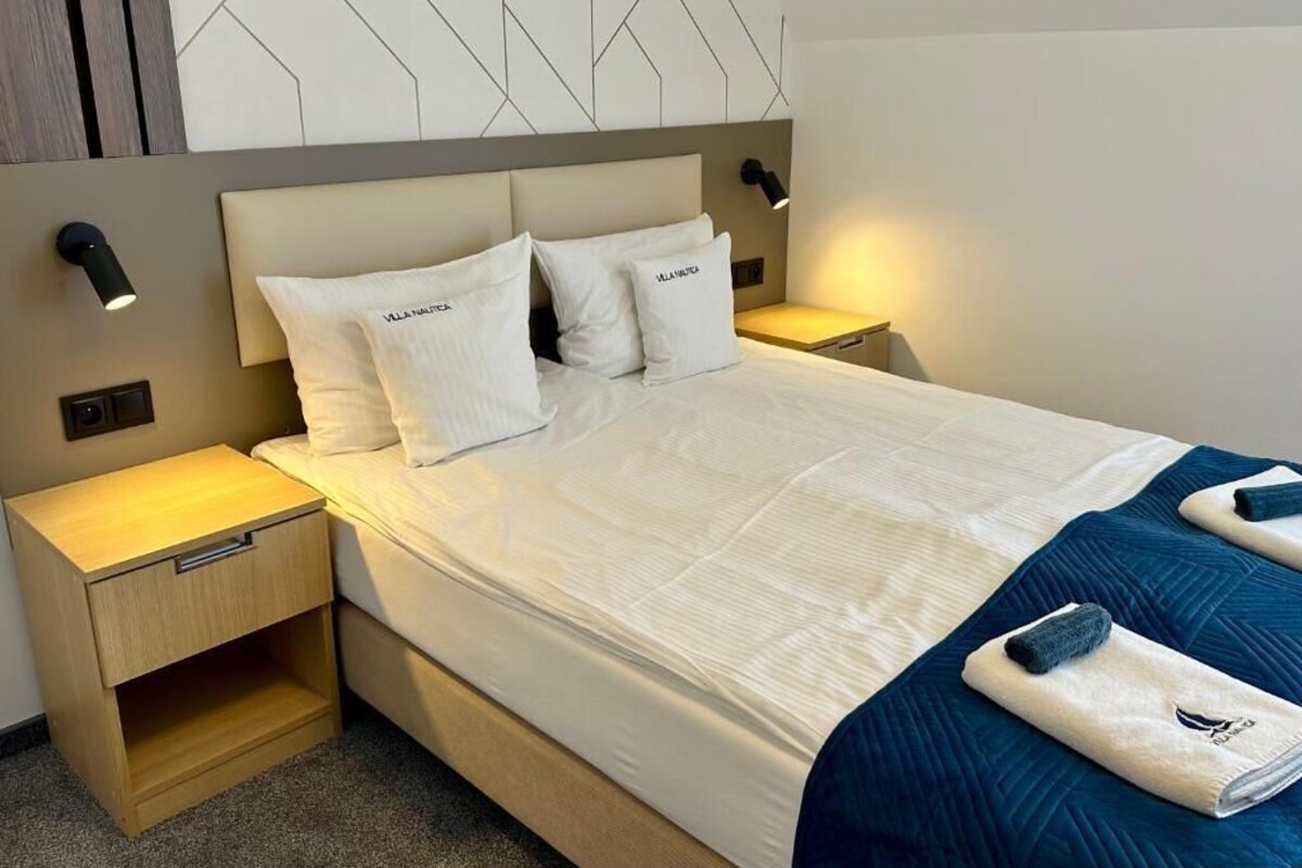 In-room safe, blackout curtains, soundproofing
