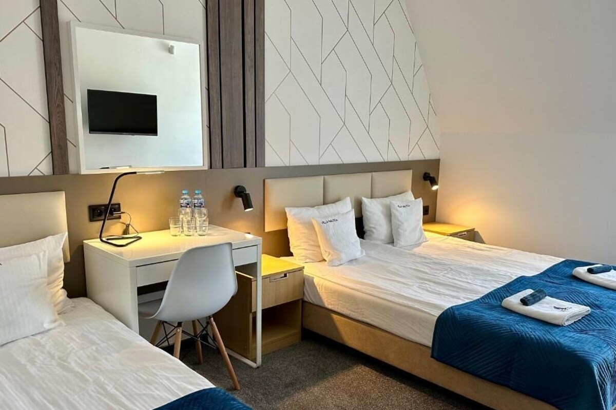 In-room safe, blackout curtains, soundproofing