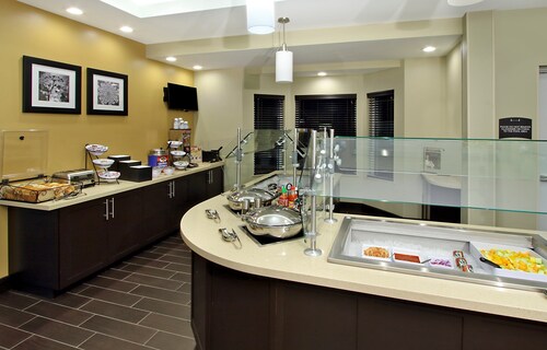 Accessible 2BR Suite | Free Daily Breakfast + Pool