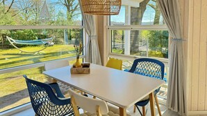 Dining - Wooden house with field views near Dümmer Lake (Dümmer)