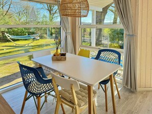 Dining - Wooden house with field views near Dümmer Lake (Dümmer)