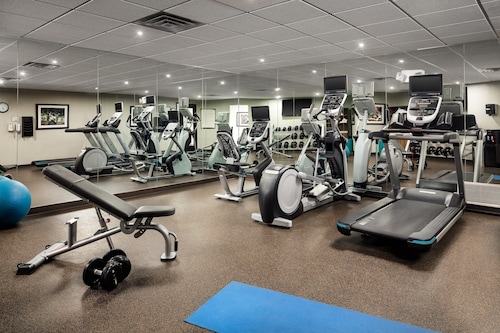1BR Queen Suite w/ Kitchen | Free Breakfast + Pool
