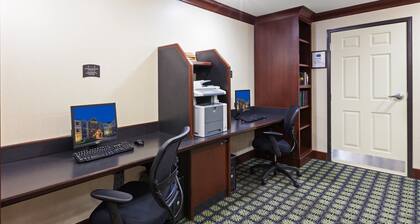 1BR Queen Suite w/ Kitchen | Free Breakfast + Pool