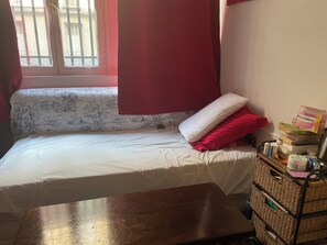Room - Cozy 1-bedroom apartment in gorgeous Paris with AC (Paris)