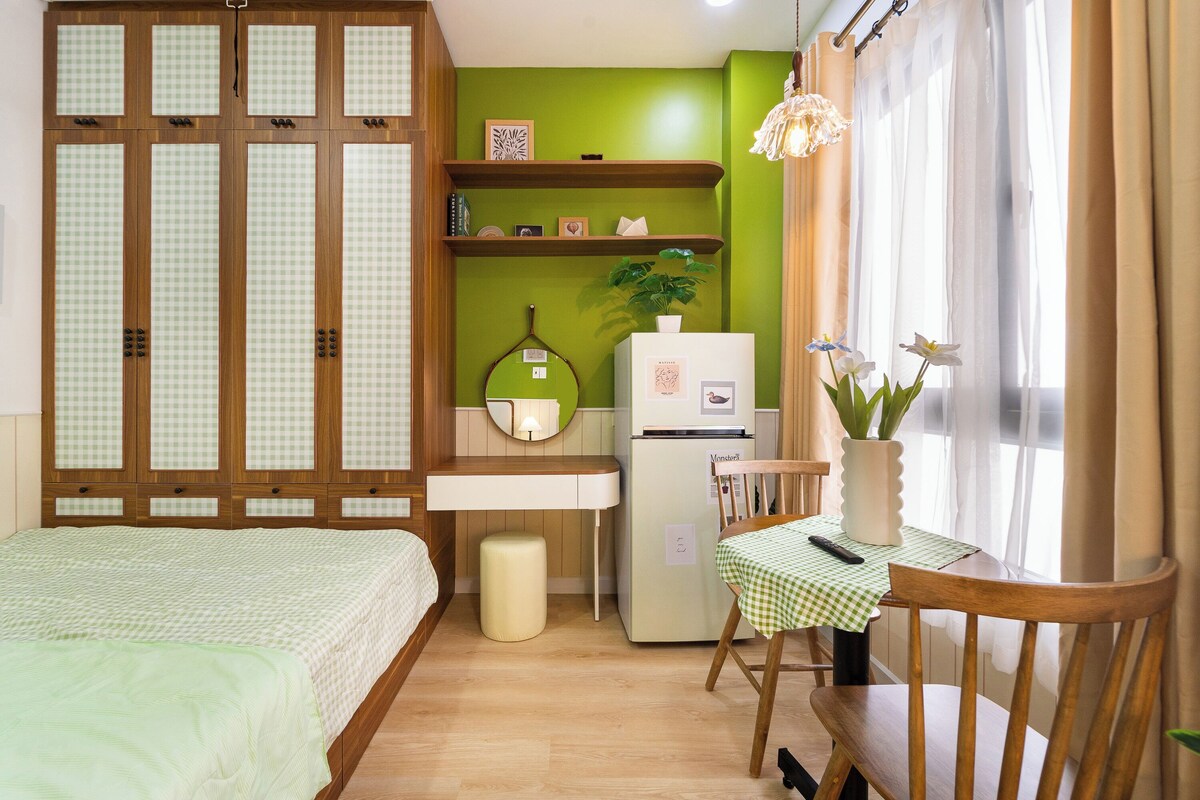 Junior Room | Desk, free WiFi