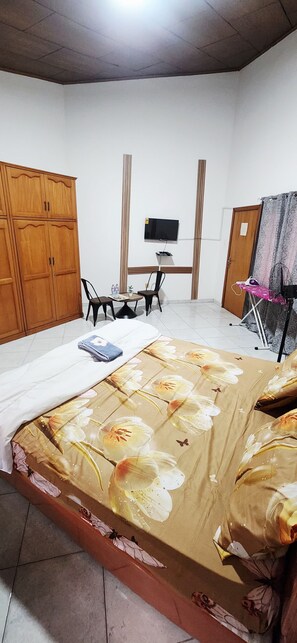 Room - 1 BR Studio in East Legon central near A&C mall (Accra)