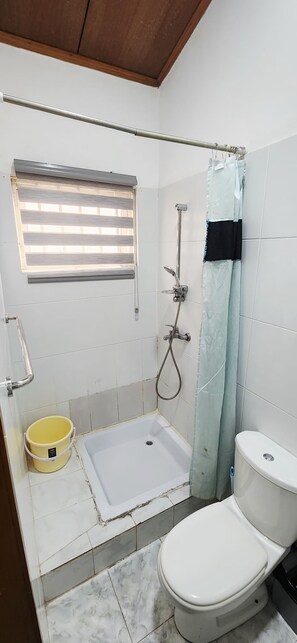 Bathroom - 1 BR Studio in East Legon central near A&C mall (Accra)