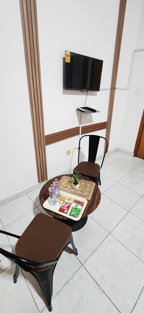 Dining - 1 BR Studio in East Legon central near A&C mall (Accra)