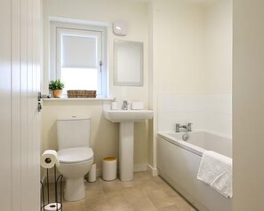 Unclassified image, 5 of 16, button - 3-bed House, Sleeps 7 With Parking & Garden (Wishaw)