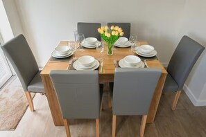 Unclassified image, 4 of 16, button - 3-bed House, Sleeps 7 With Parking & Garden (Wishaw)