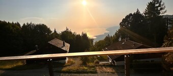 Chalet with a stunning view of the lake