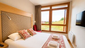 WiFi (free), bed sheets