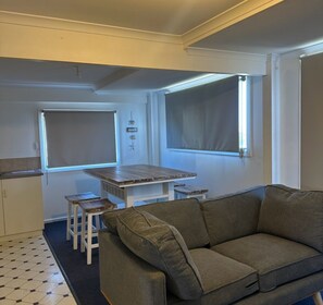 Living area - beach front Elliston. Surfing and coast lines to explore, family friendly. (Elliston)