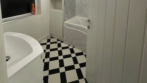 Bathroom - Cozy Retreat in Stoke-on-trent (Stoke-on-Trent)