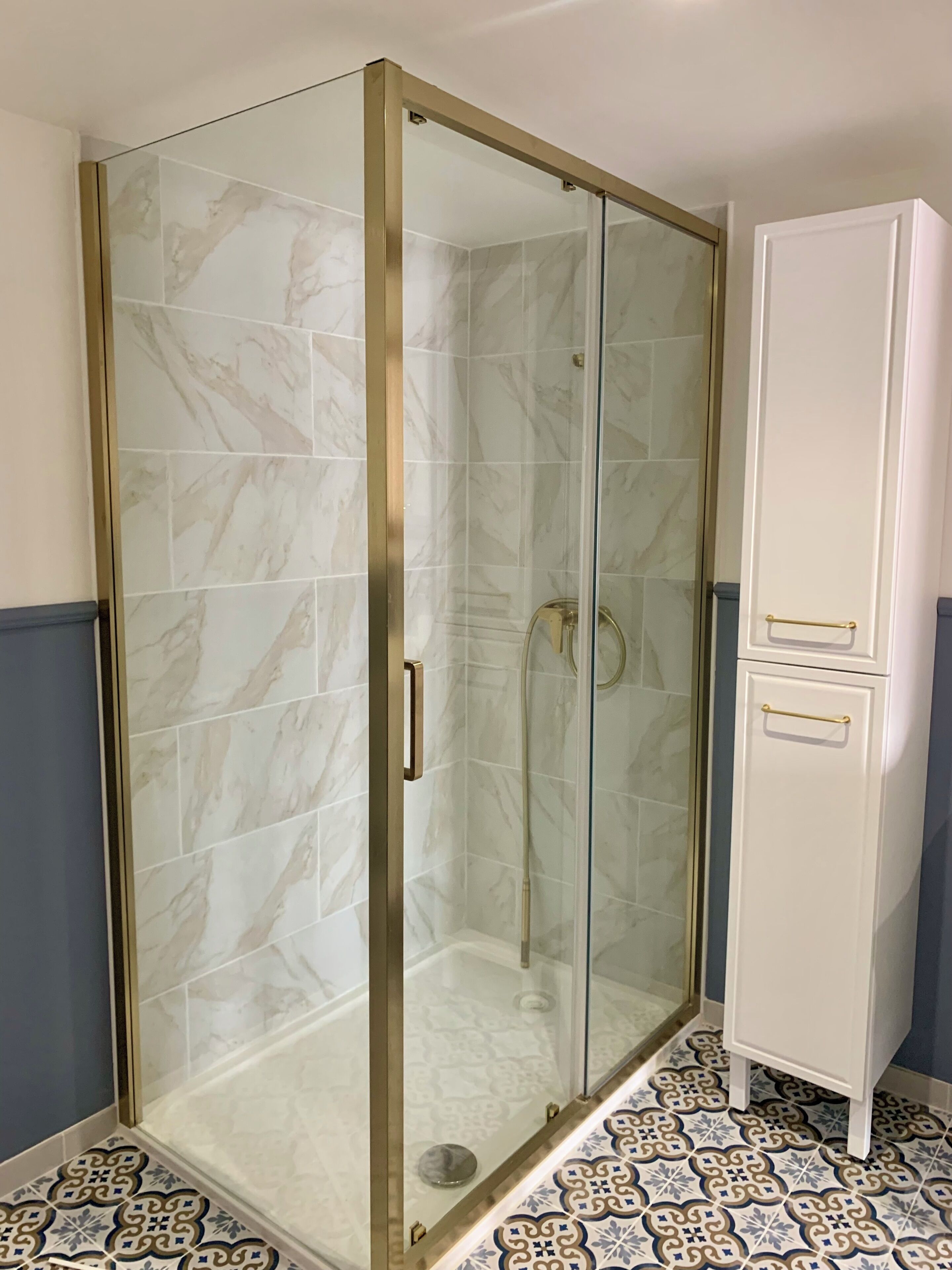 Shower, hair dryer, towels, toilet paper