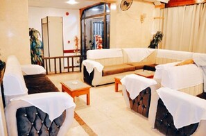Living area - Shady hotel, Luxor downtown (Luxor Governorate)