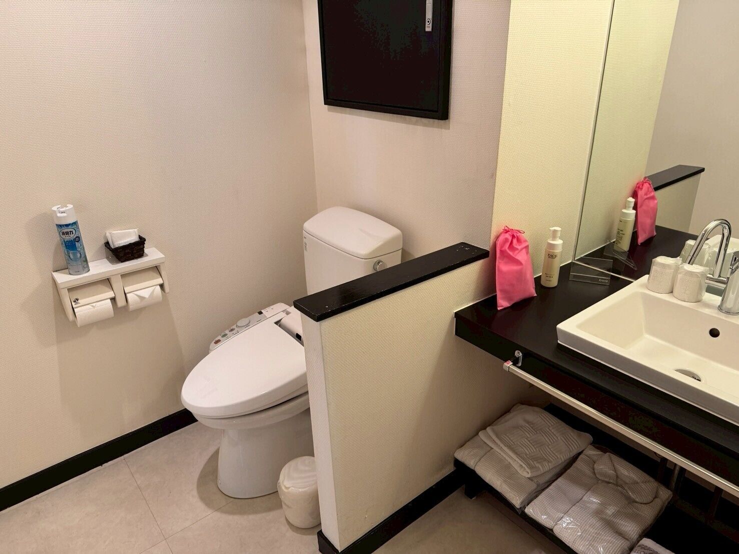 Quarto casal standard | Banheiro | Chuveiro/banheira combinados, produtos de toalete grátis