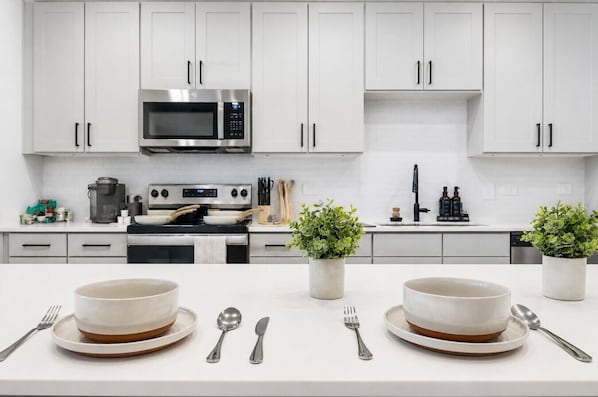 Private kitchen - WorkerFriendly Escape - A Class Location (Sherman)