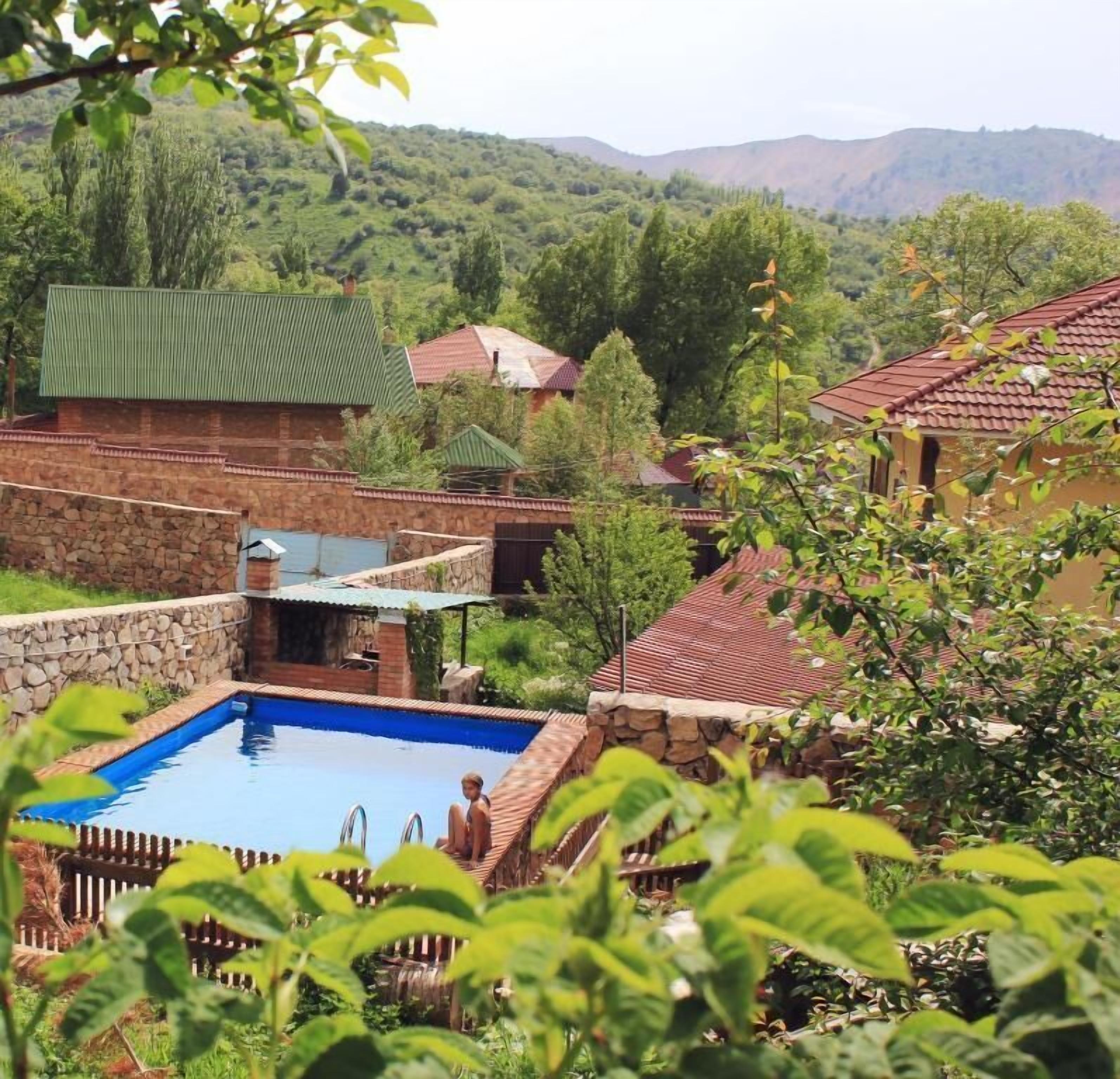 Villa superior, patio, vistas al patio | Piscina