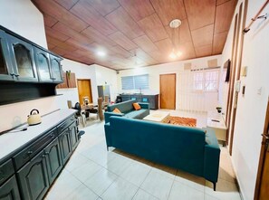 Living area - Bright & Quite 1-BR Apartment & Large Living Room (Accra)