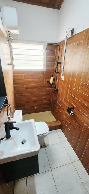 Bathroom - Bright & Quite 1-BR Apartment & Large Living Room (Accra)