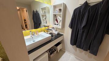 Standard Double Room | Bathroom | Combined shower/tub, free toiletries, hair dryer, towels