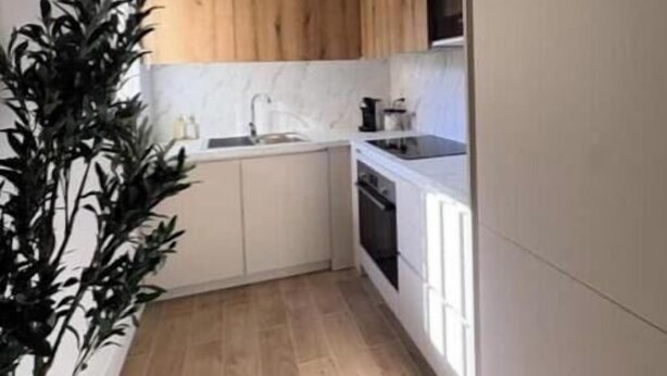 Private kitchen - Renovated, Air-Conditioned Villa, Beach Within Walking Distance + Pool (Valras-Plage)