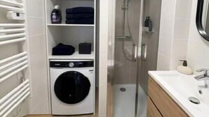 Bathroom - Renovated, Air-Conditioned Villa, Beach Within Walking Distance + Pool (Valras-Plage)