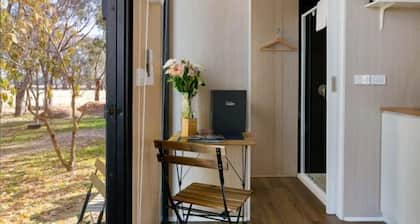 Fantastic Secluded Tiny House with Fire Pit in Milawa, Victoria