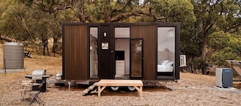 Lovely Tiny House with Outdoor Bath and Great Landscape Views in Victoria