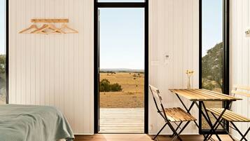 1 bedroom, bed sheets