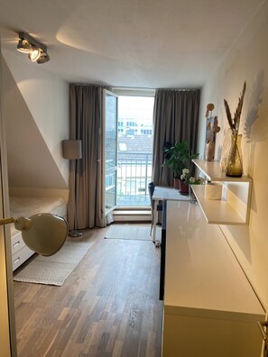 Room - Beautiful 3 Bedroom walking distance to Stadtpark..
By Landstraß-Hauptstraße (Vienna)