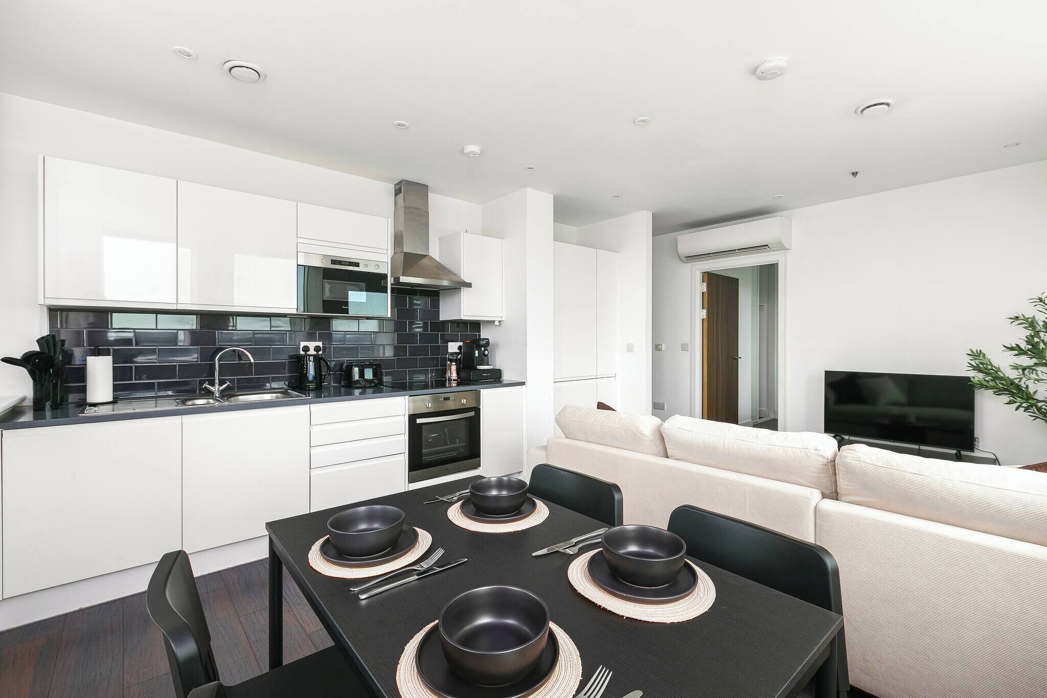 Condo, 2 Bedrooms, Accessible | Dining room